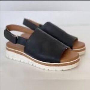 Adrienne Vittadini  Shoes Sandals Size 8M